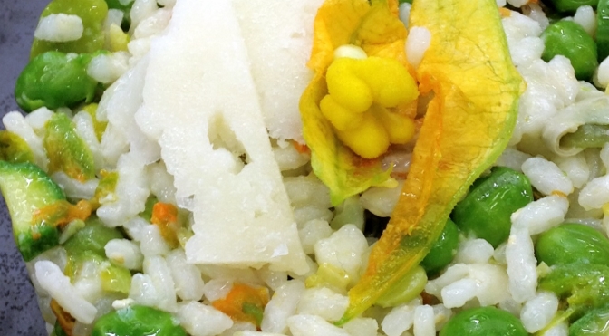 Risotto con piselli e fiori di zucca