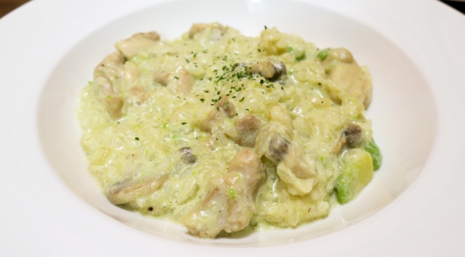 Risotto con pollo, funghi e zucchine