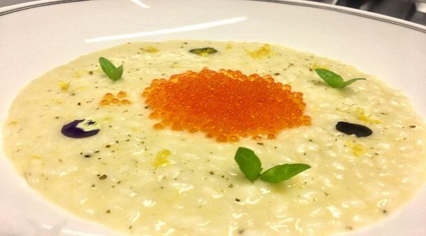 RISOTTO CACIO E PEPE CON LIMONE E TROTA AFFUMICATA RISOTTO CACIO E PEPE CON LIMONE E TROTA AFFUMICATA