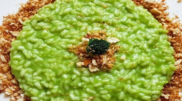 RISOTTO CON CREMA DI BROCCOLI, COLATURA DI ALICI E PANE CON NOCI RISOTTO CON CREMA DI BROCCOLI, COLATURA DI ALICI E PANE CON NOCI