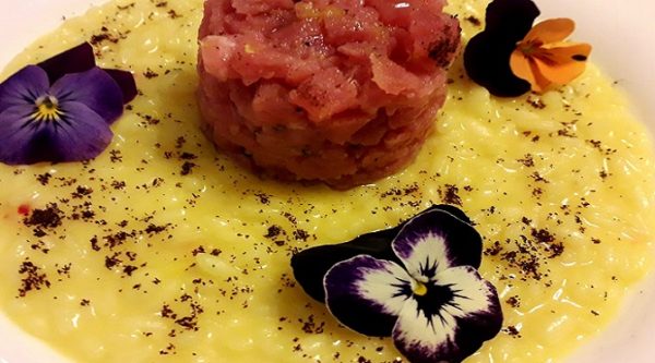 RISOTTO ALLO ZAFFERANO CON TARTARE DI TONNO E CAFFE' RISOTTO ALLO ZAFFERANO CON TARTARE DI TONNO E CAFFE'