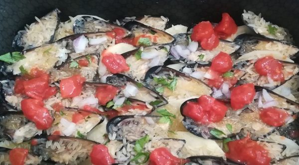 TIELLA DI RISO E COZZE ALLA BARESE TIELLA DI RISO E COZZE ALLA BARESE