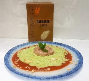 Impiattamento risotto su infuso di menta, coulis di peperone con tartare di ricciola e mandorle tostate-Carnaroli Battivacco