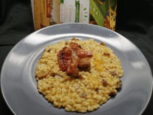 Impiattamento risotto con cachi, castagne e lardo stagionato al pepe_Risoinfiore