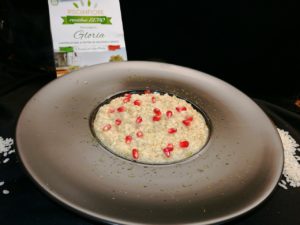 Impiattamento risotto al salmone con chicchi di melograno e aneto_Gloria Risoinfiore