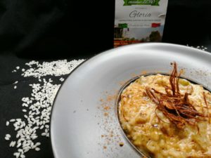 Impiattamento risotto con carciofi e polvere di liquirizia_Gloria Risoinfiore