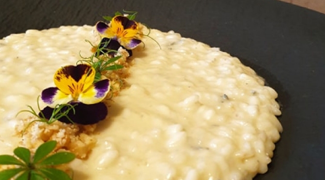 IL RISOTTO AI FIORI EDULI DI PRIMAVERA