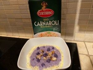 Impiattamento risotto al cavolo viola con castagne su fonduta di fontina_Carnaroli Curtiriso