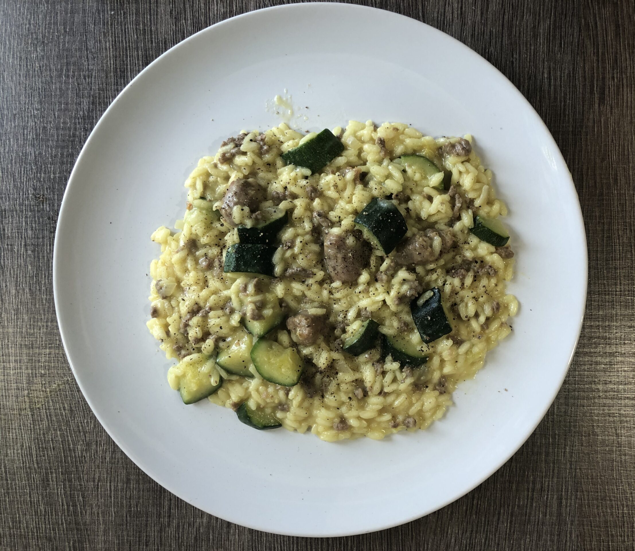 Risotto con zafferano, carne e zucchine