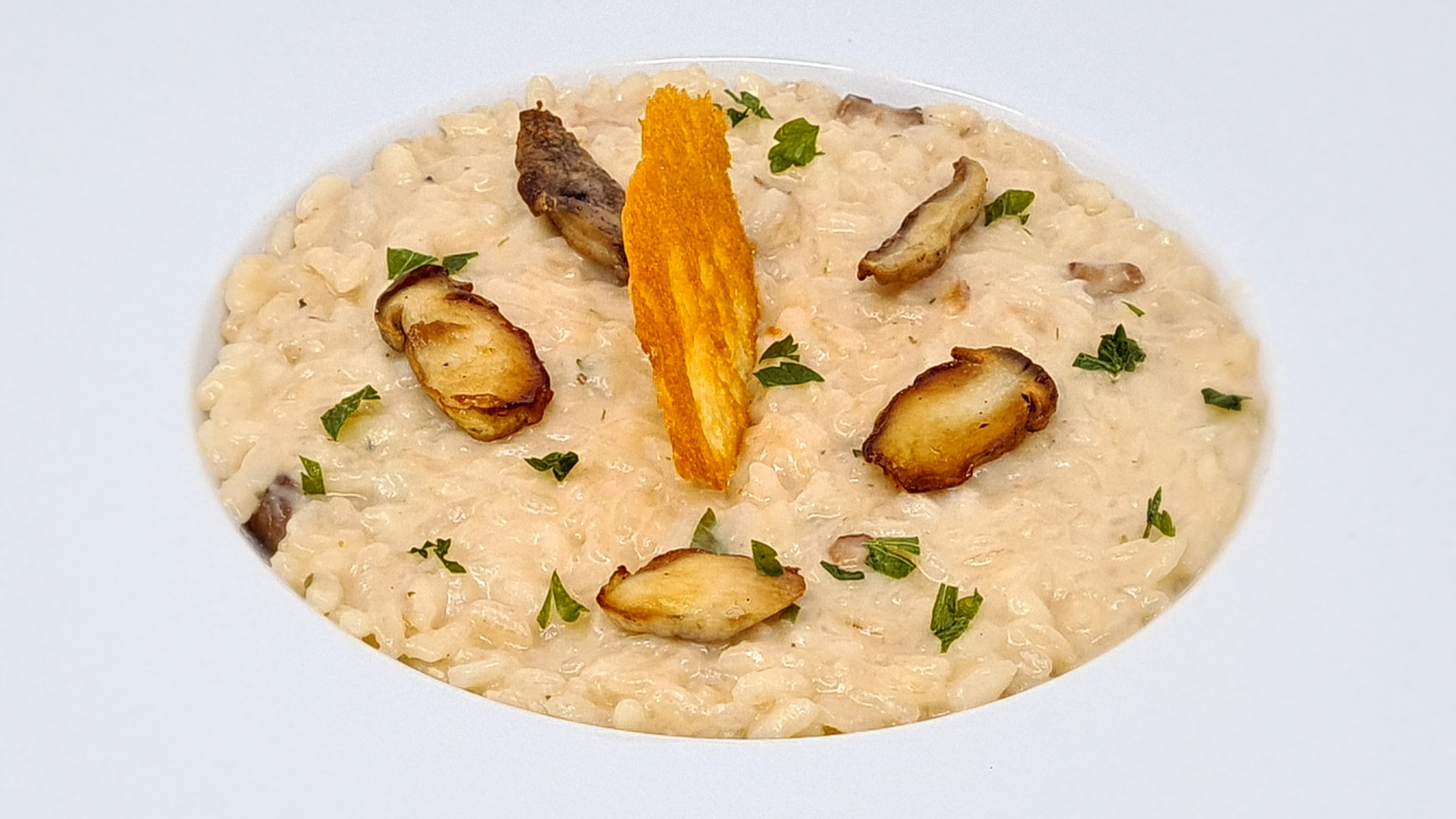 risotto con funghi porcini e cialda di Parmigiano